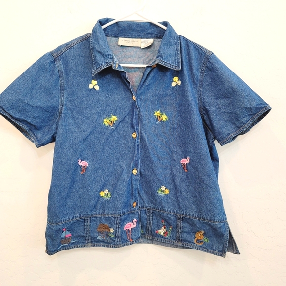 Lemon Grass Tops - 💕 Lemon Grass Short Sleeves Button Down Denim Top Women's Size Large Petite